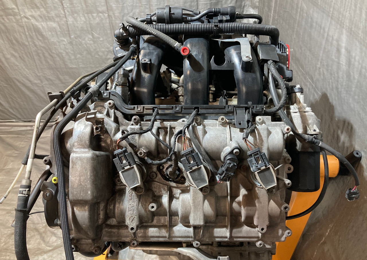 洋書 The V12 Engine Mercedes-Benz M274.910 1.6T Gas Engine for C180 & Repair OEM