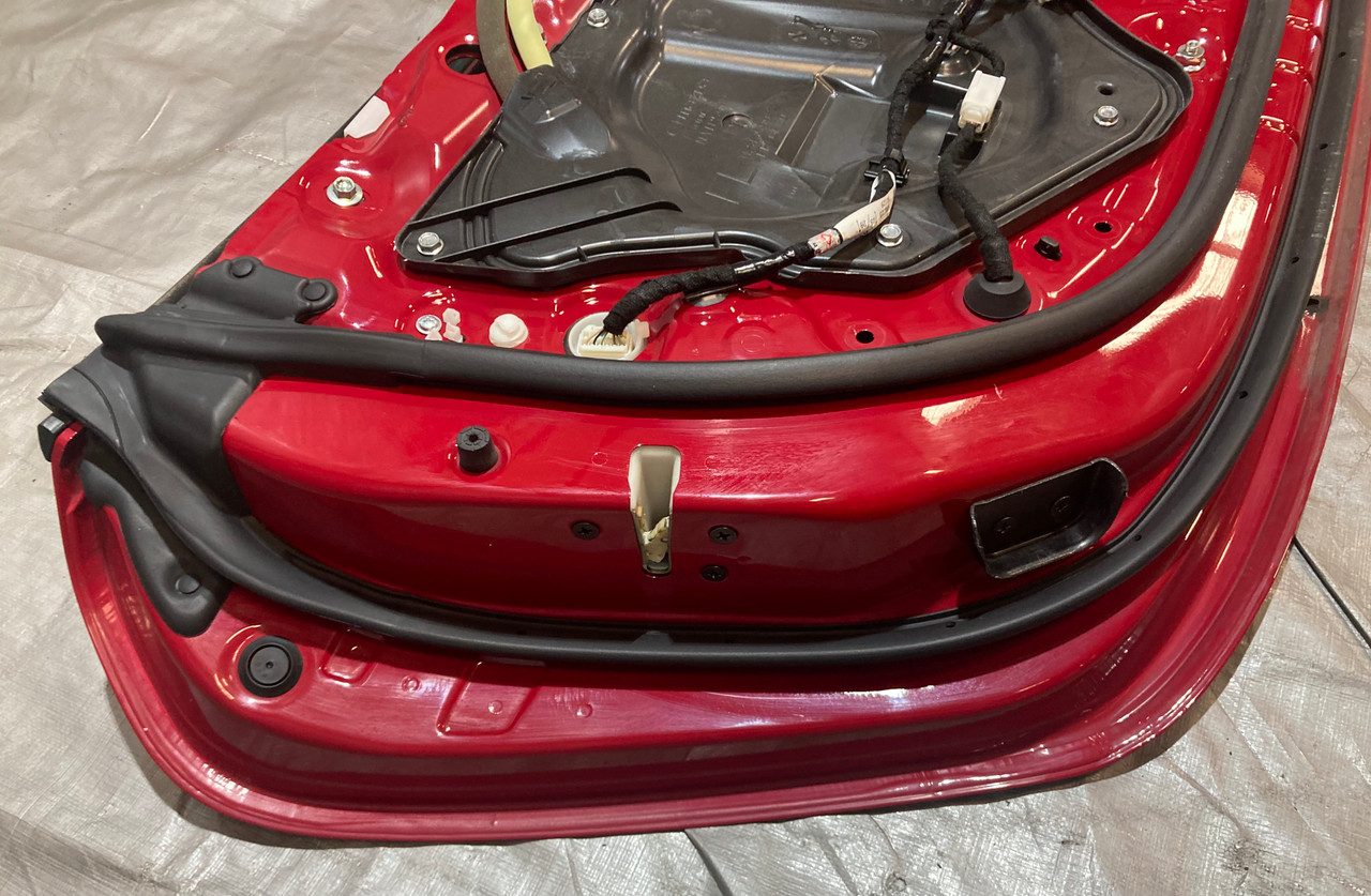 2017-2020 Fiat 124 Spider Driver Side Door Assembly / Hypnotique