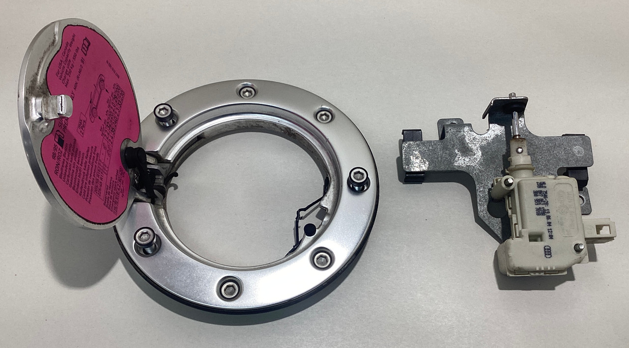 2000-2006 Audi TT Fuel Door Gas Lid w/ Release Actuator / T1026