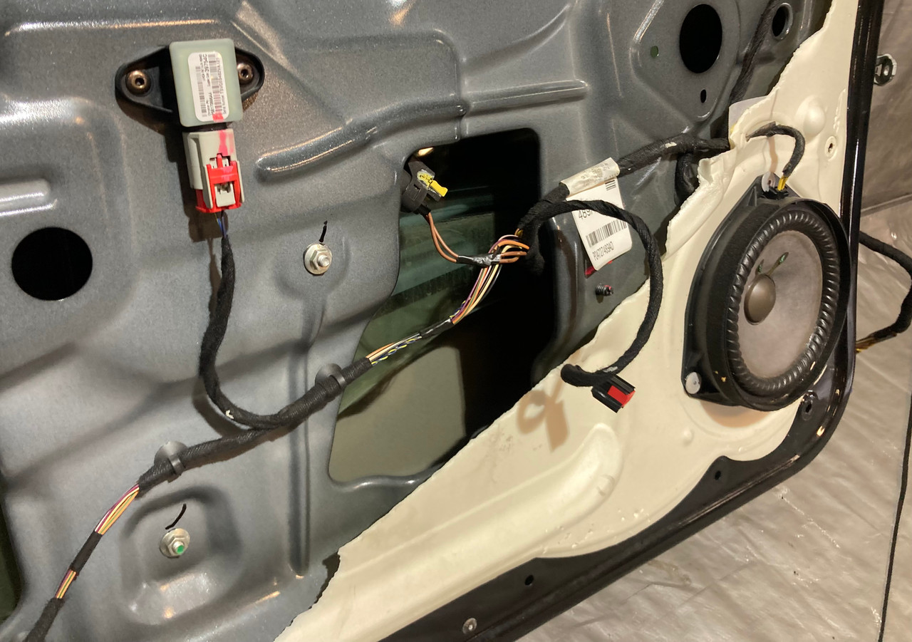 2012-2017 Fiat 500 Abarth Driver Side Door Assembly / Nero Black