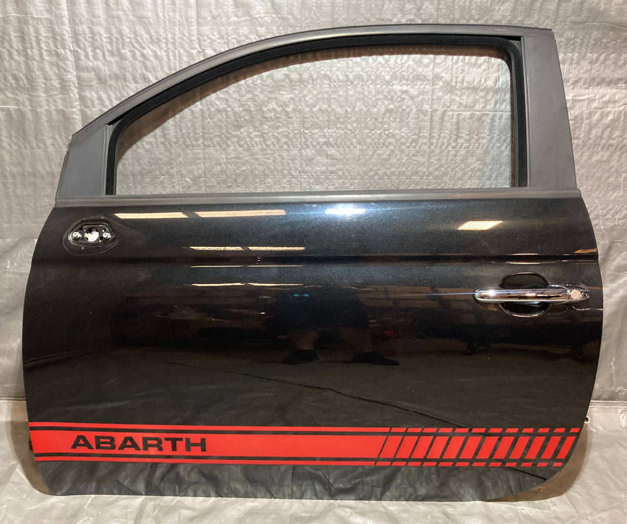2012-2017 Fiat 500 Abarth Driver Side Door Assembly / Nero Black
