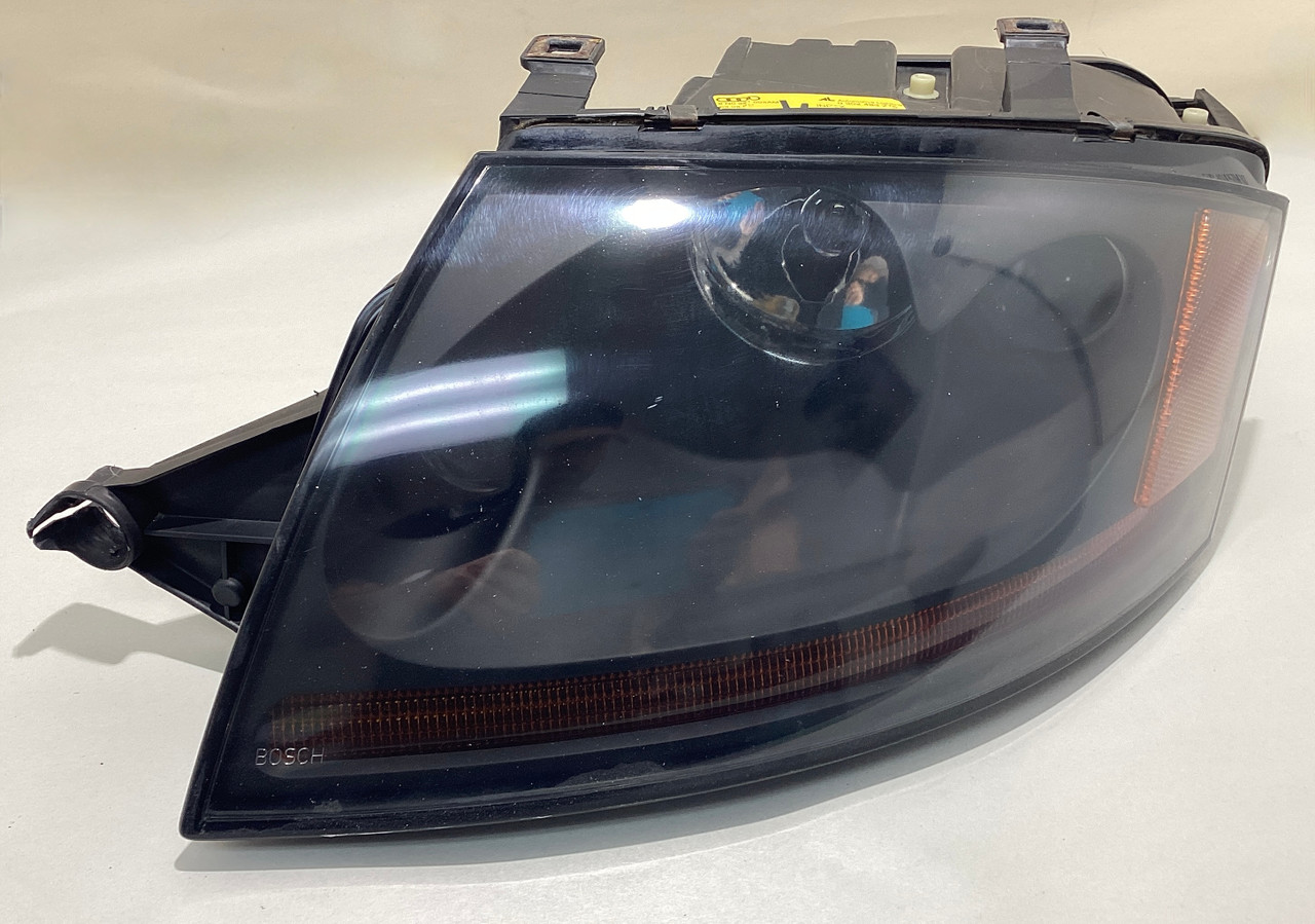 2001-2006 Audi TT 1.8l Driver Side Headlight / Xenon HID / T1027