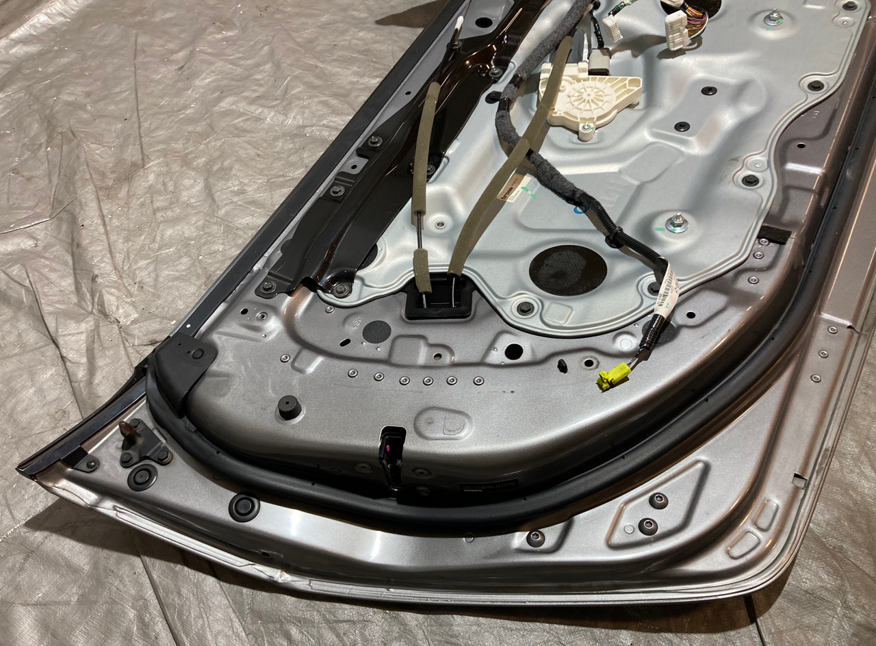 2009-2020 Nissan 370Z Convertible Driver Door Assembly / Platinum