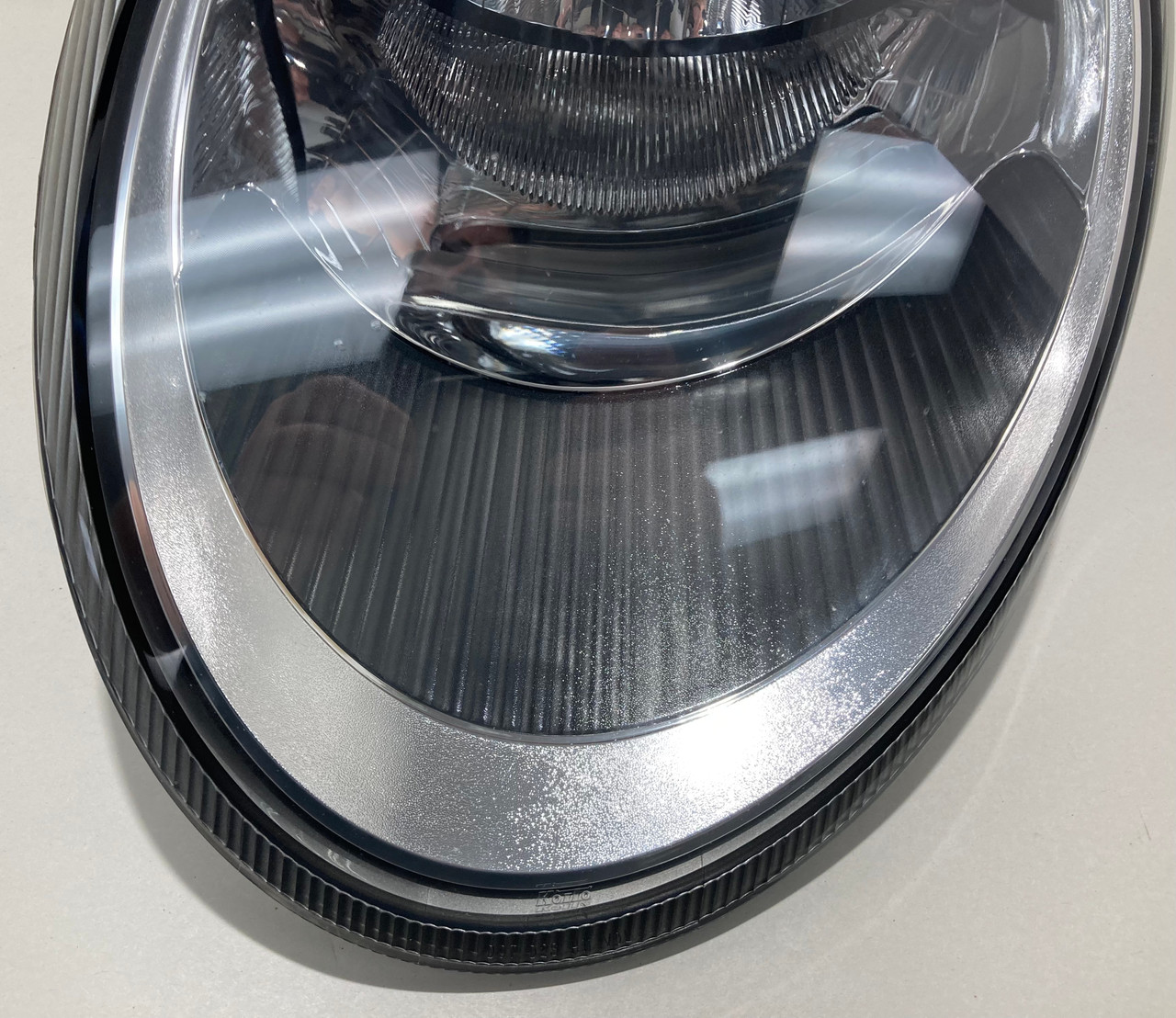 ひろっち様 2005-2008 Porsche 997 911 Carrera OEM Driver Side Headlight