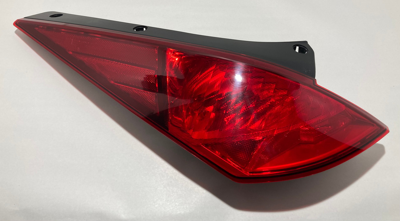 2003-2005 Nissan 350Z Driver Side Tail Light / OEM / Halogen