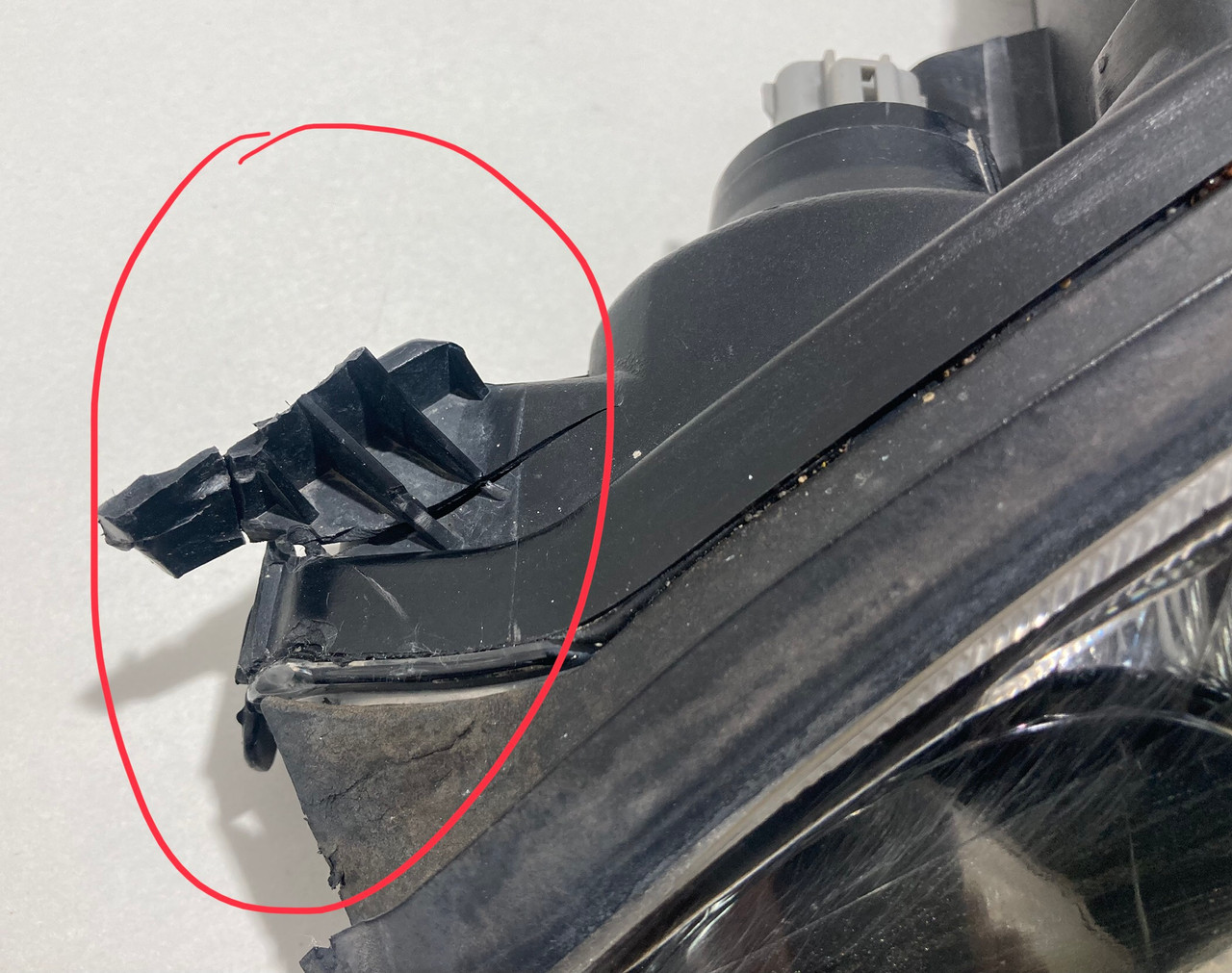 2004-2005 Mazdaspeed Miata Driver Headlight *Broken Tab* / NB231