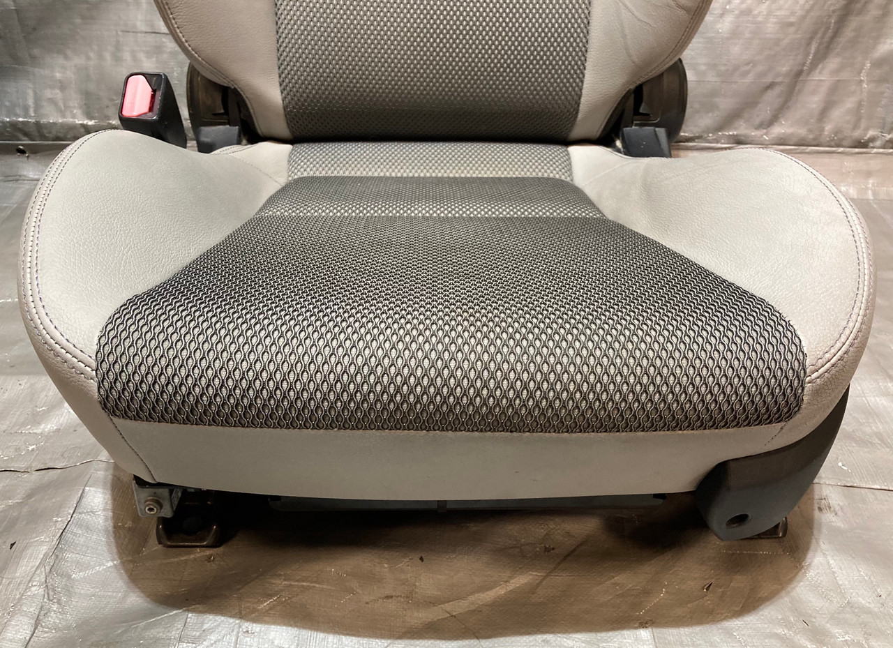 2013-2014 Hyundai Genesis Coupe 2.0 Premium Gray Leather Front