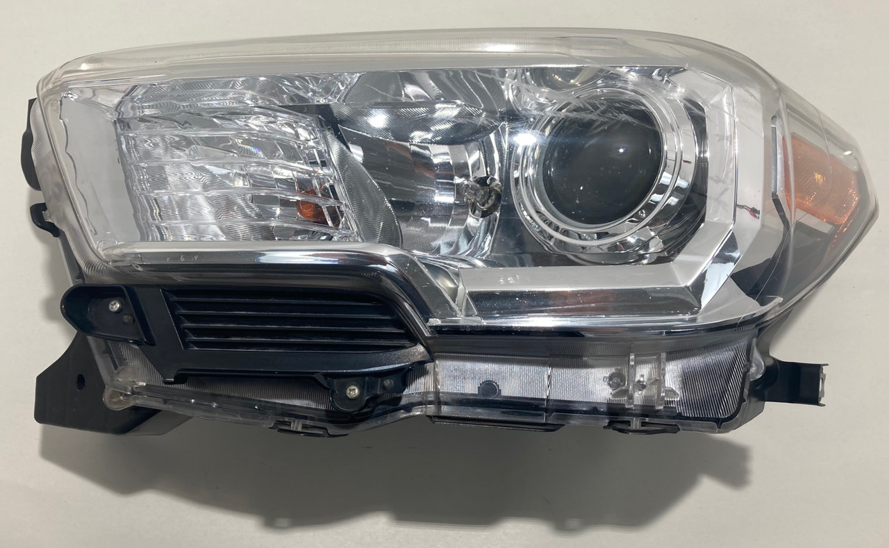 2016-2019 Toyota Tacoma SR5 OEM Driver Side Headlight / Halogen