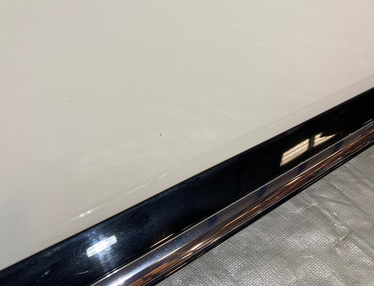 2012-2019 Volkswagen Beetle Coupe Passenger Door Assembly / Candy