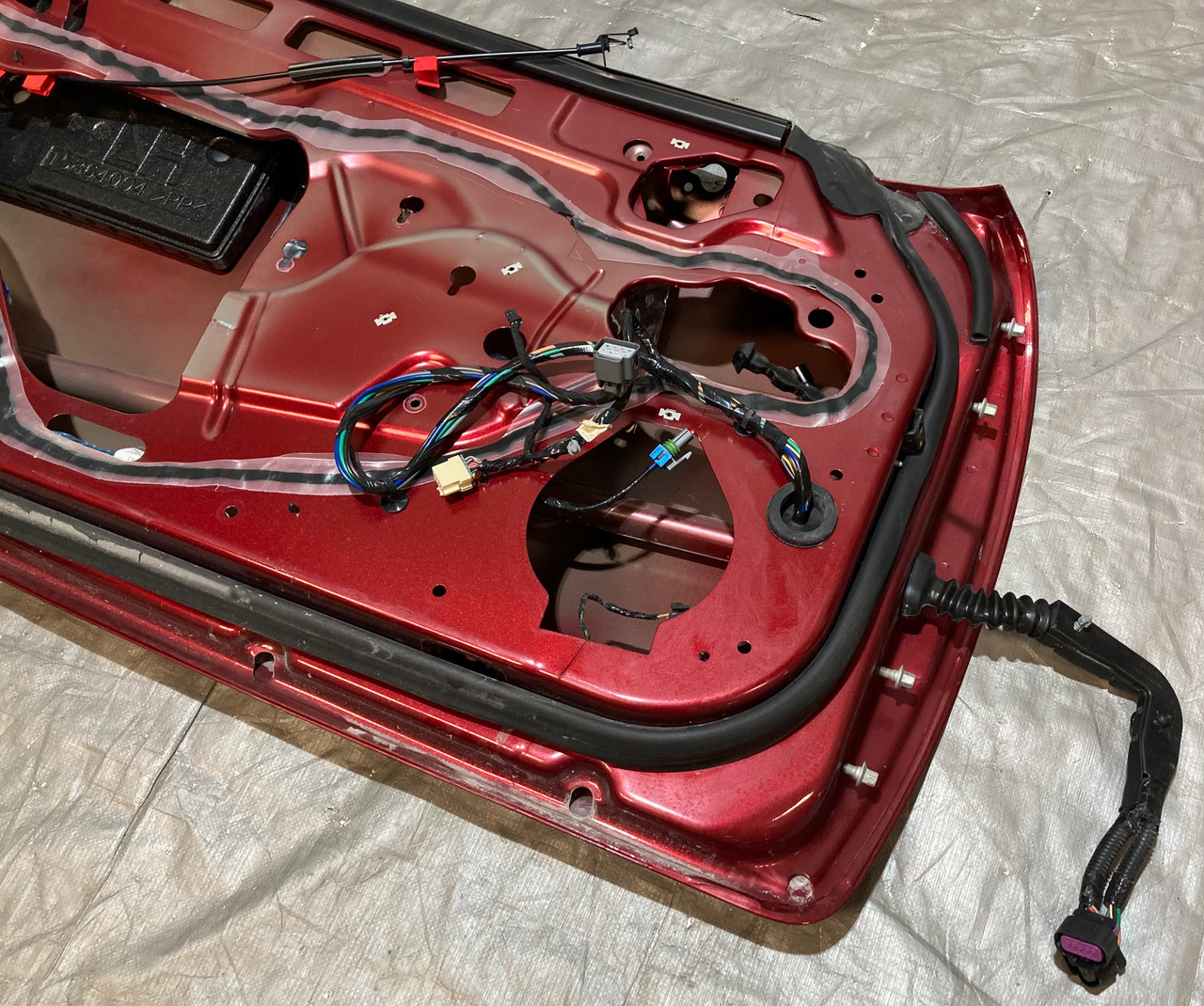 2006-2009 Pontiac Solstice Driver Door Assembly / Wicked (ruby red