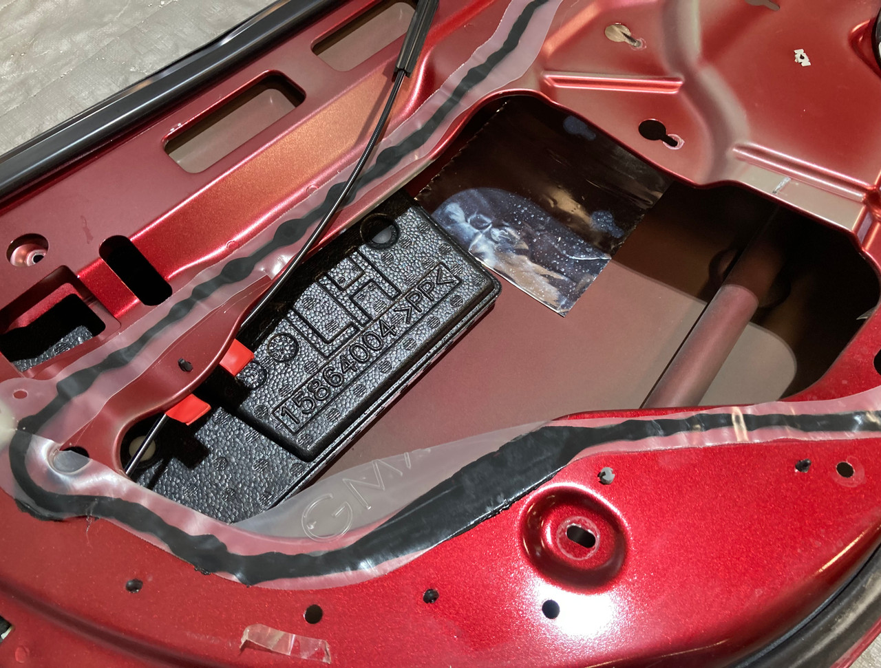 2006-2009 Pontiac Solstice Driver Door Assembly / Wicked (ruby red