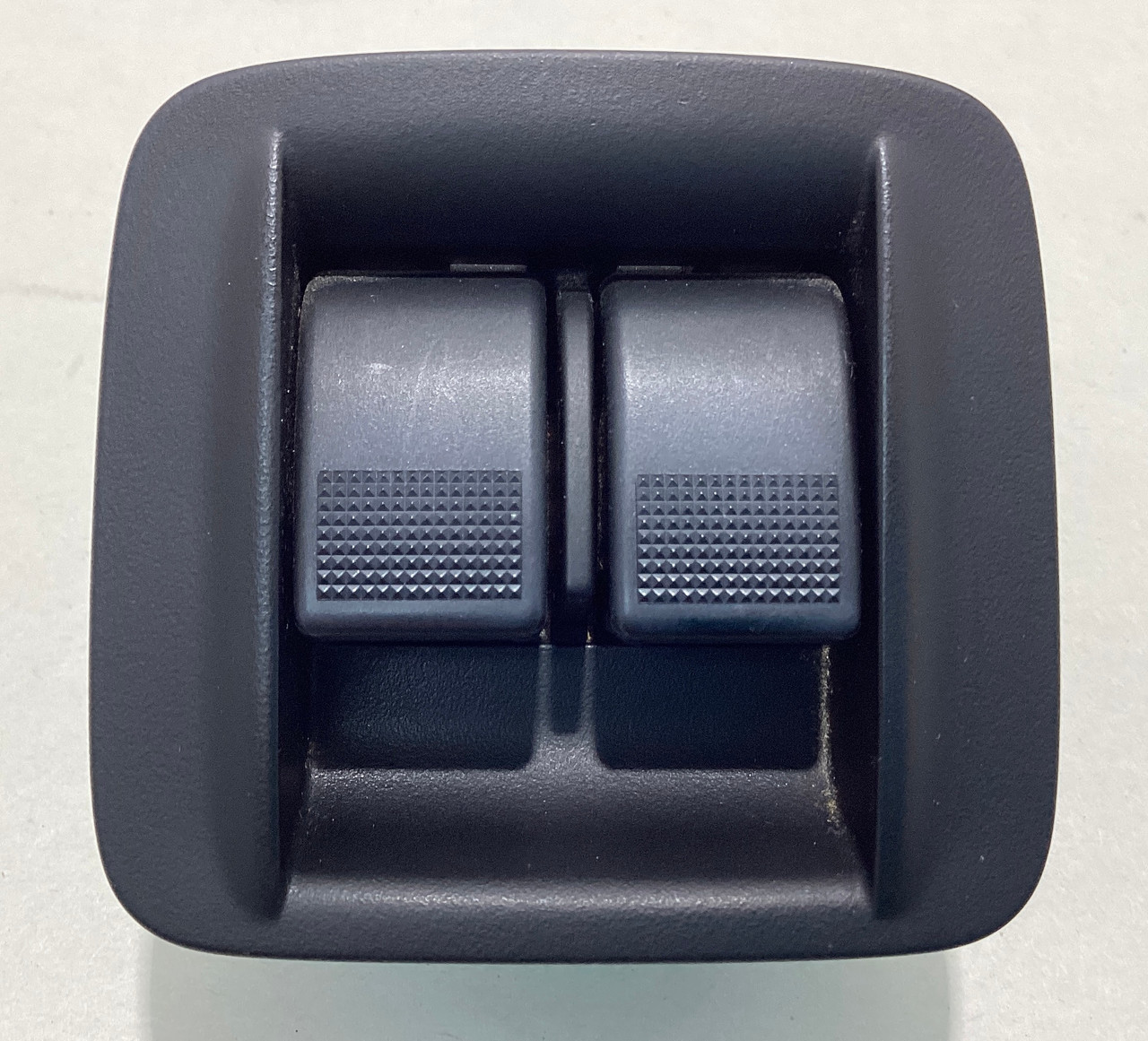 1999-2000 Mazda Miata Power Window Switch / *Broken Tabs* / NB234