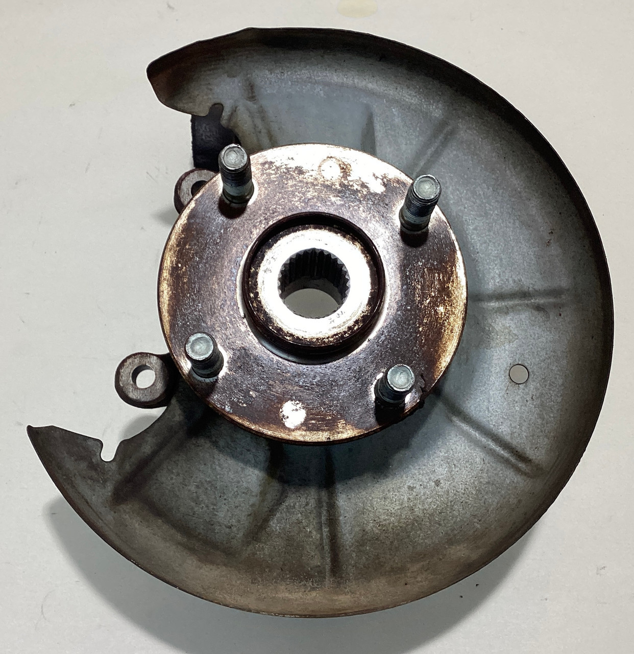 1990-1993 Mazda Miata 1.6l Driver Side Rear Spindle Hub Assembly