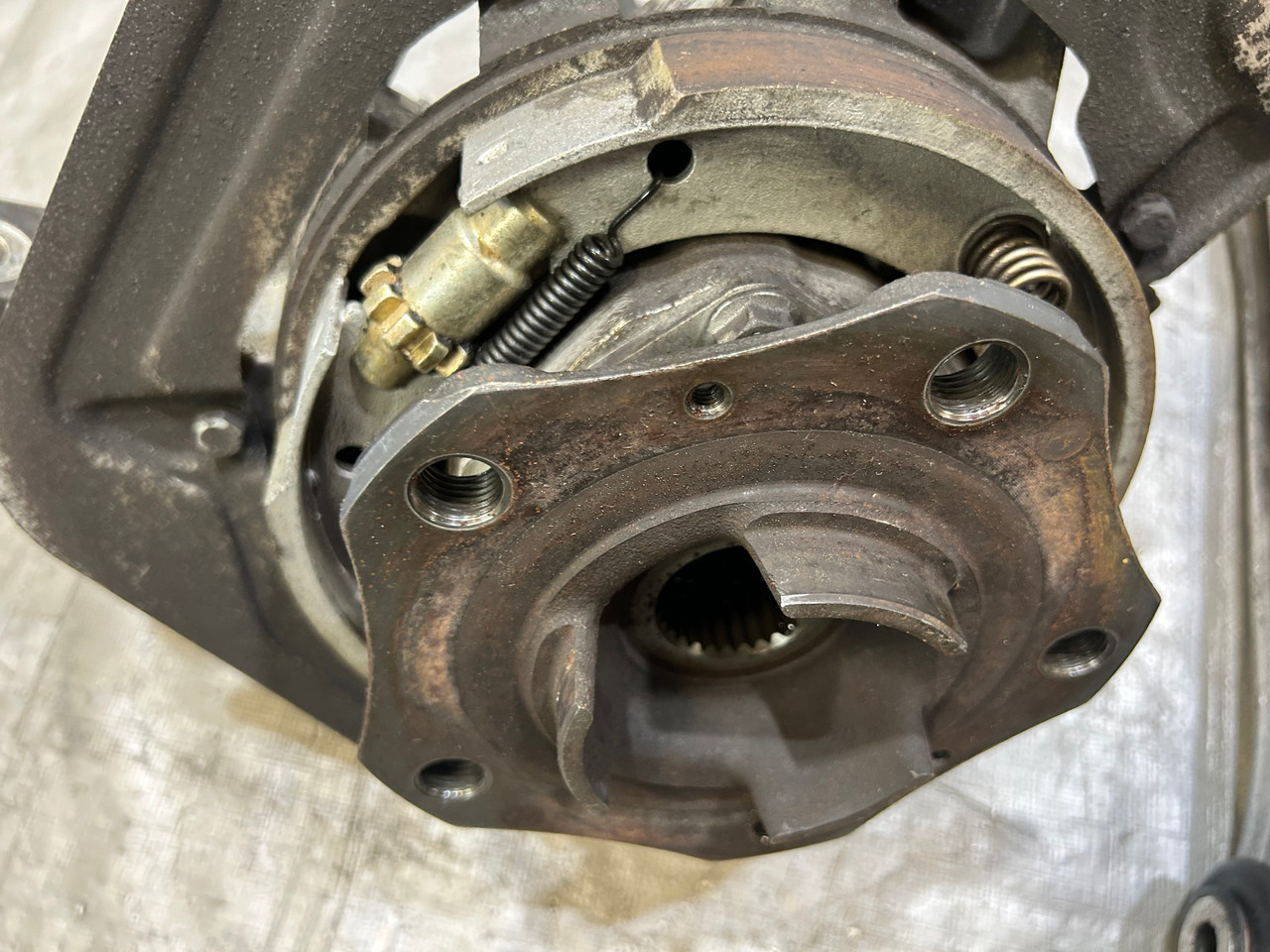1999-2004 Porsche 996 911 Passenger Rear Spindle Hub w/ Control