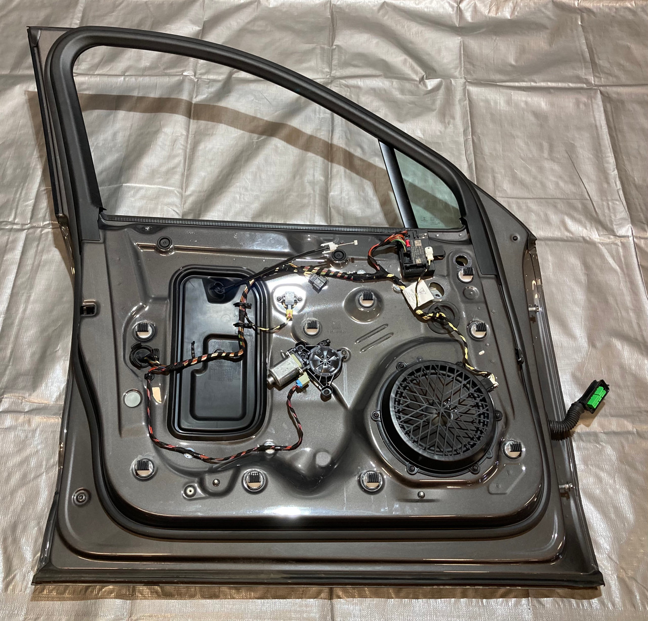 2015-2020 Porsche Macan Driver Front Door Assembly / Agate Grey