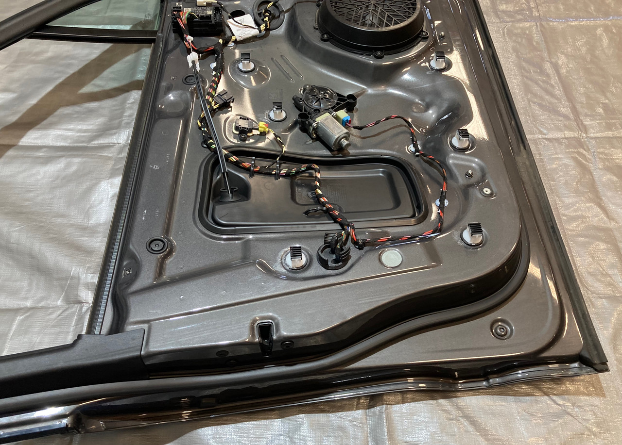 2015-2020 Porsche Macan Driver Front Door Assembly / Agate Grey