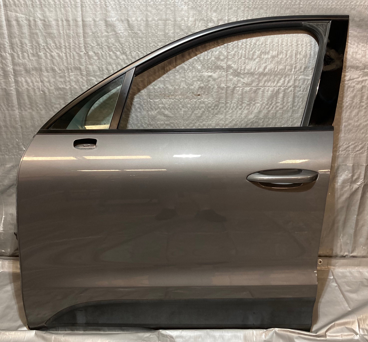 2015-2020 Porsche Macan Driver Front Door Assembly / Agate Grey