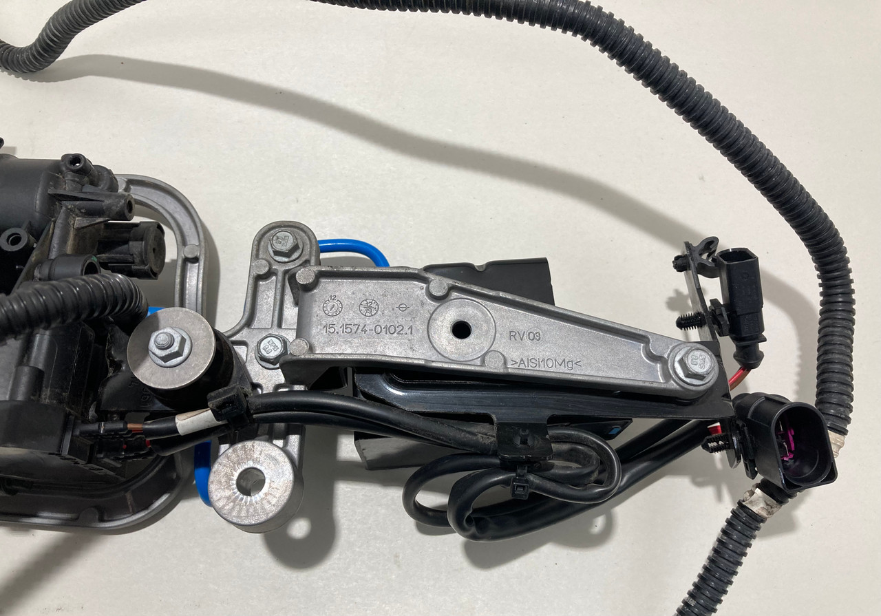 2015-2018 Porsche Macan Air Ride Suspension Air Compressor Pump
