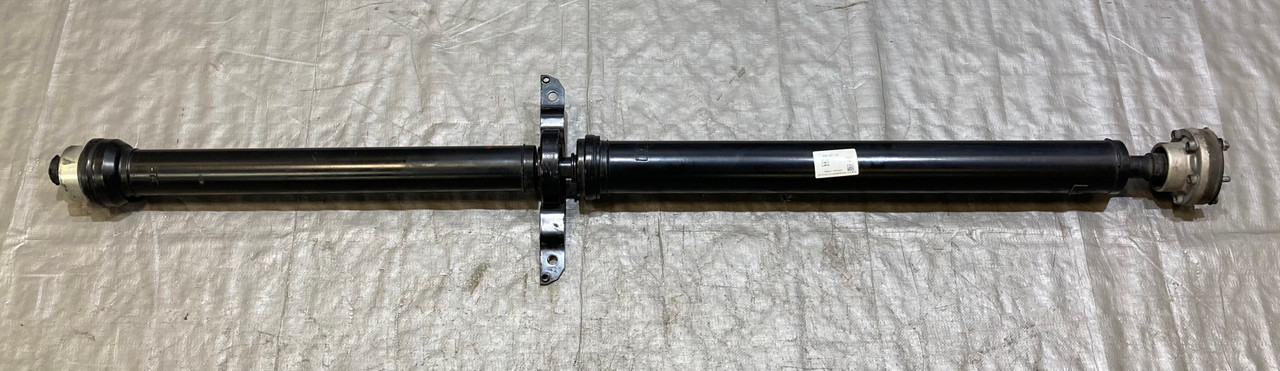 マカン　1/4 2015-2018 Porsche Macan S GTS Turbo Drive Shaft Assembly w/ U