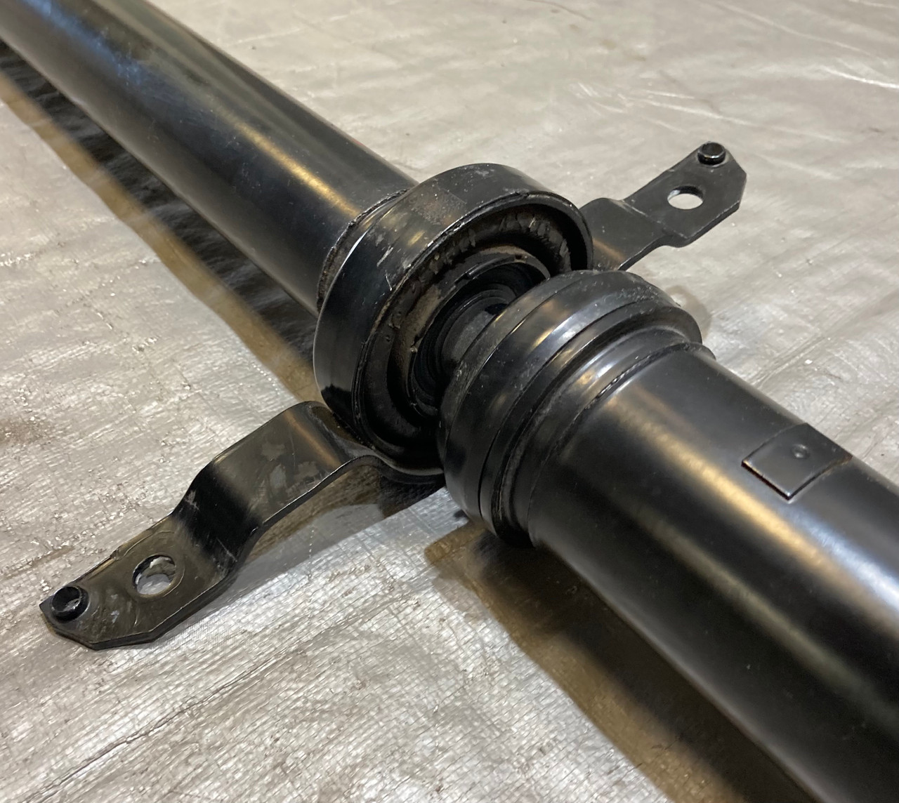 マカン　1/4 2015-2018 Porsche Macan S GTS Turbo Drive Shaft Assembly w/ U