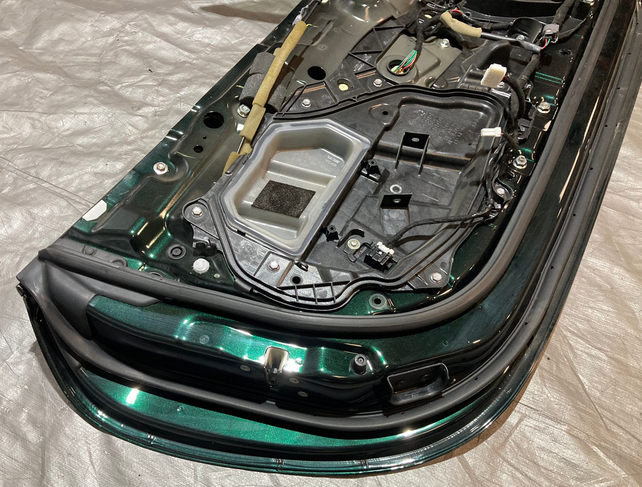 2006-2015 Mazda Mx5 Miata Driver Door Assembly w/ Window