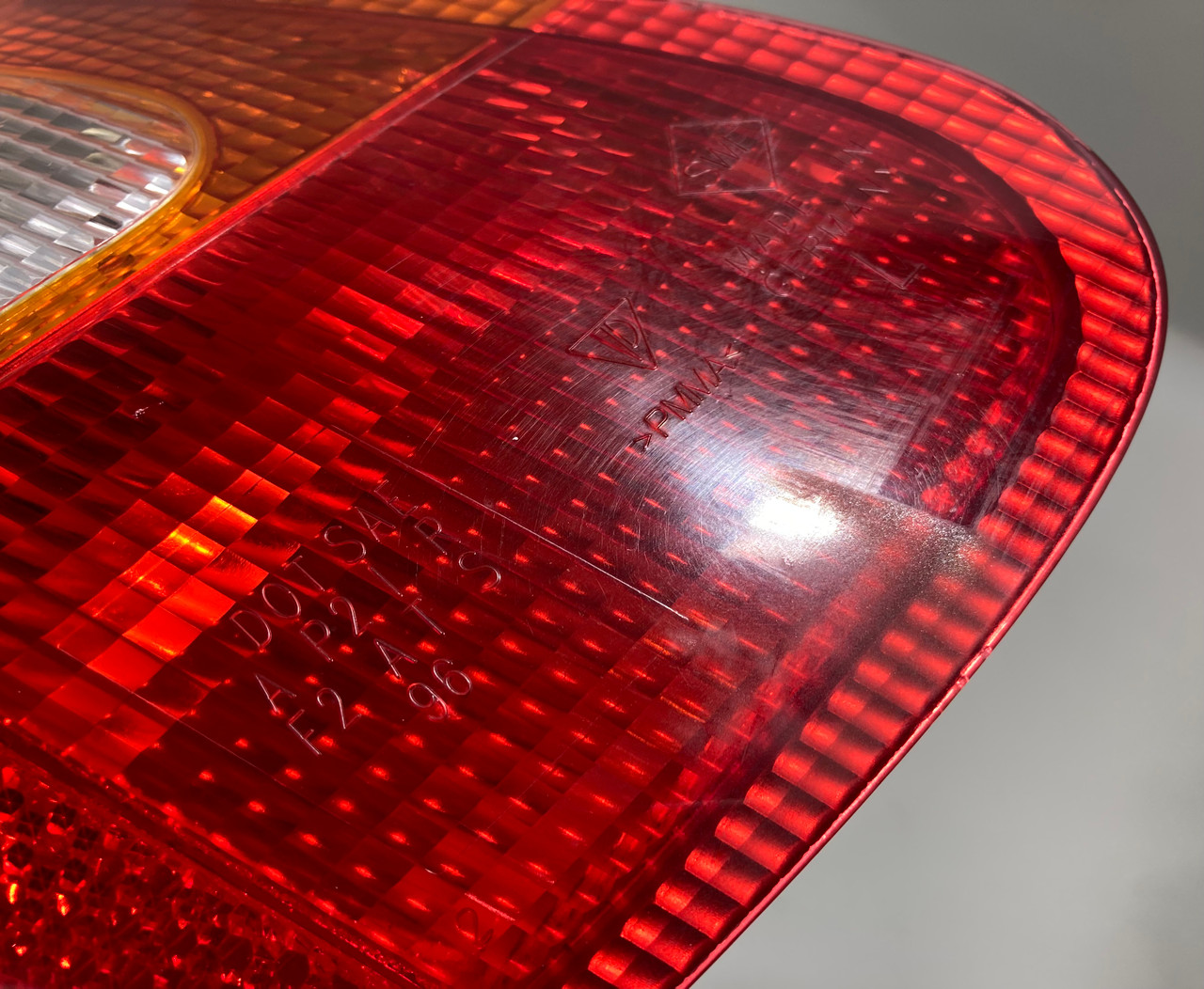 ポルディ 1997-2002 Porsche 986 Boxster OEM Tail Lights / Pair / Amber