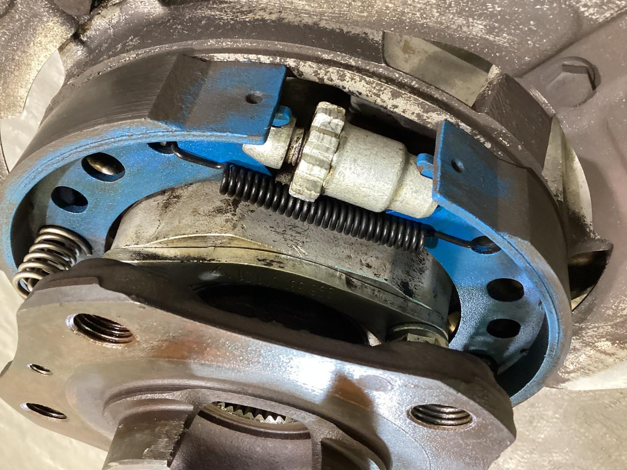 2000-2004 Porsche 996 911 OEM Rear Knuckles / Hubs / Driver