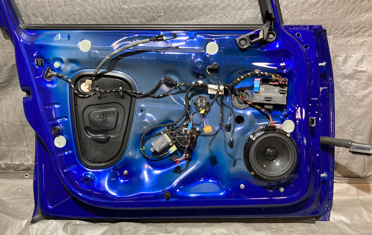 2015-2018 Volkswagen Golf R 4DR Driver Front Door Shell / Lapiz