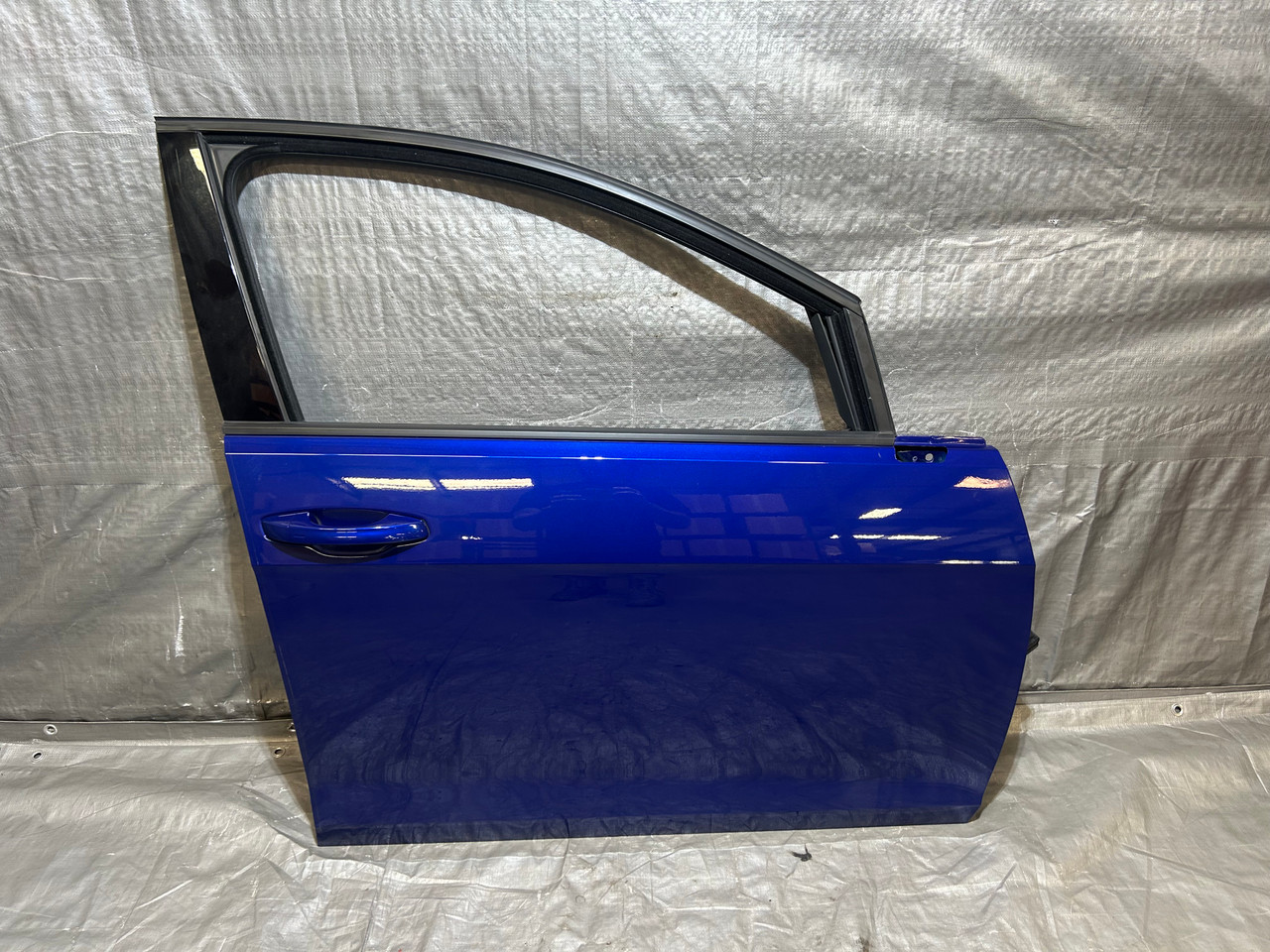2015-2018 Volkswagen Golf R 4DR Passenger Front Door Shell / Lapiz
