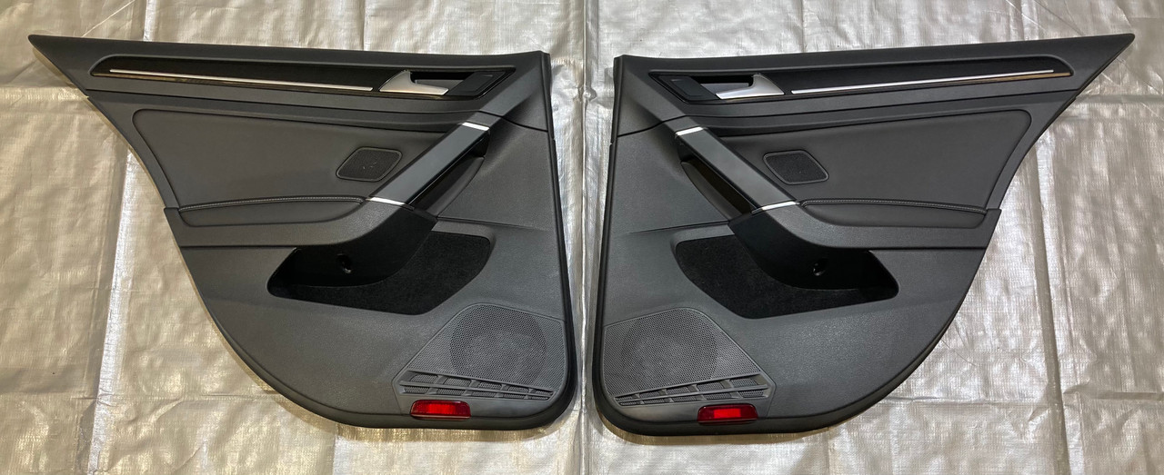 2017-2019 Volkswagen MK7 Golf R Black Leatherette Door Panels