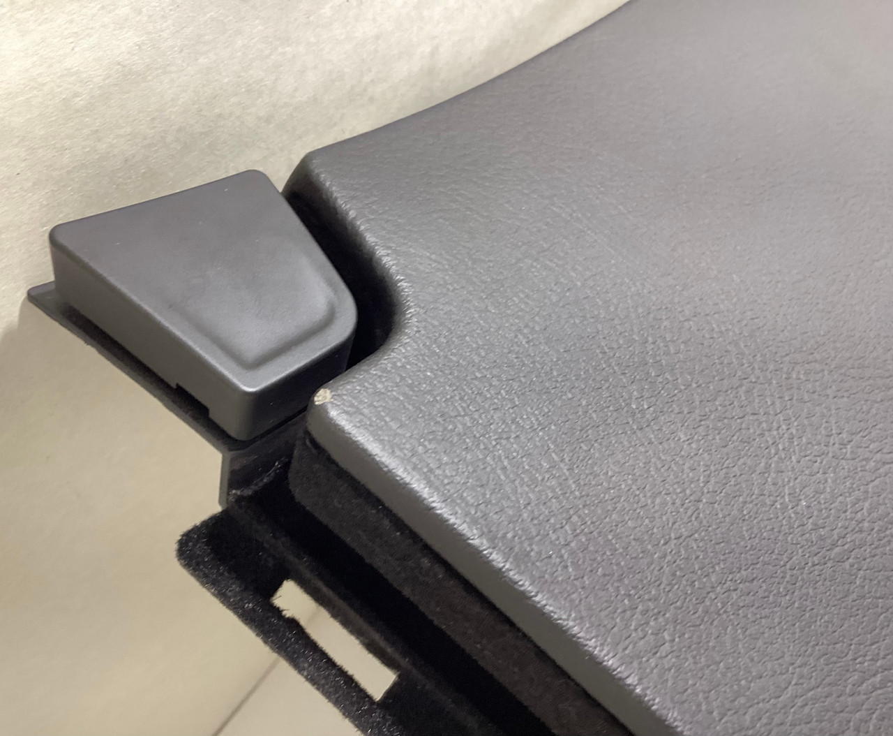 2014-2019 Chevrolet C7 Corvette OEM Glove Box Lid Assembly / Black