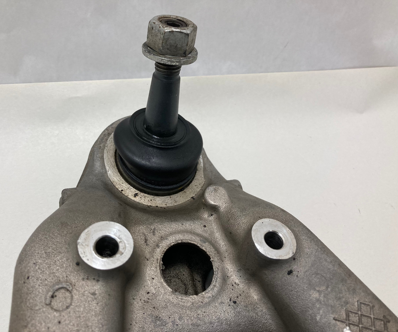2014-2019 Chevrolet C7 Corvette Passenger Front Knee Spindle Hub w