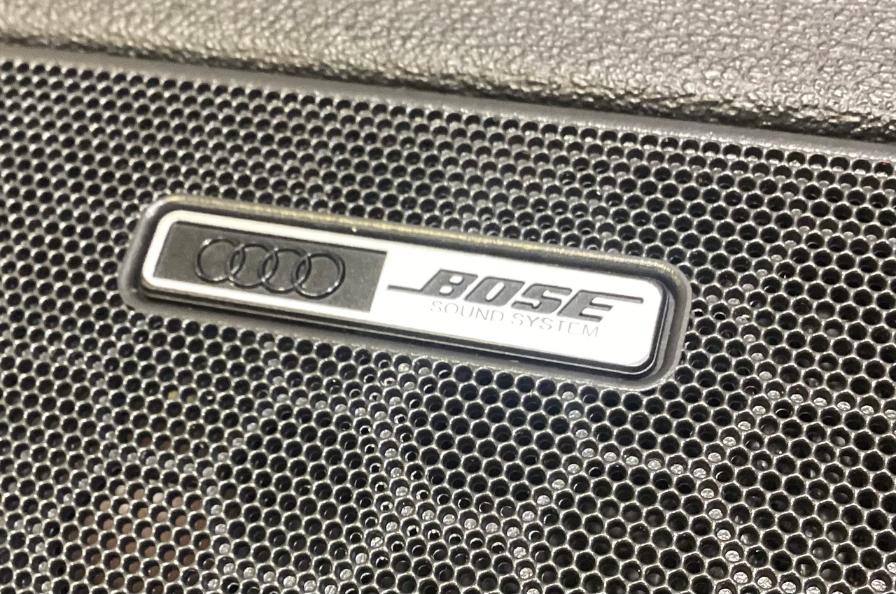 Audiアルミパネル 2002 Audi TT ALMS Edition Brilliant Red Leather Interior Door