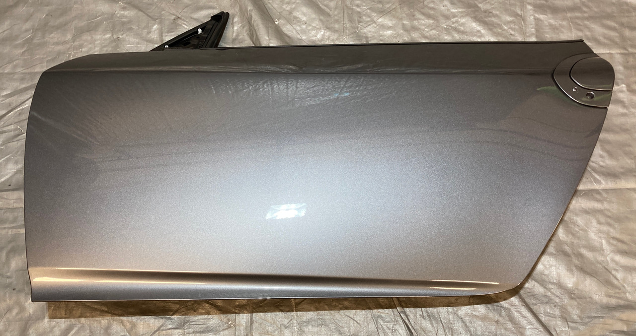 0508-048 シルバーカー 2023-2025 Nissan Z Driver Side Door Assembly w/ Handle / Window