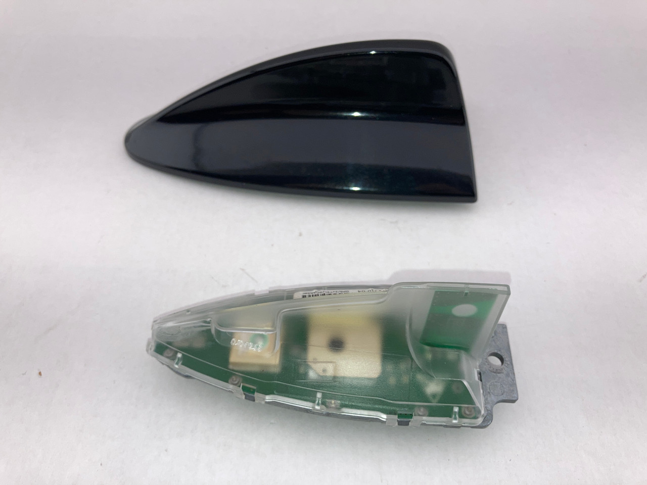 2008-2013 BMW 128i 135i Coupe Shark Fin Roof Antenna / Black Sapphire Metallic B1012