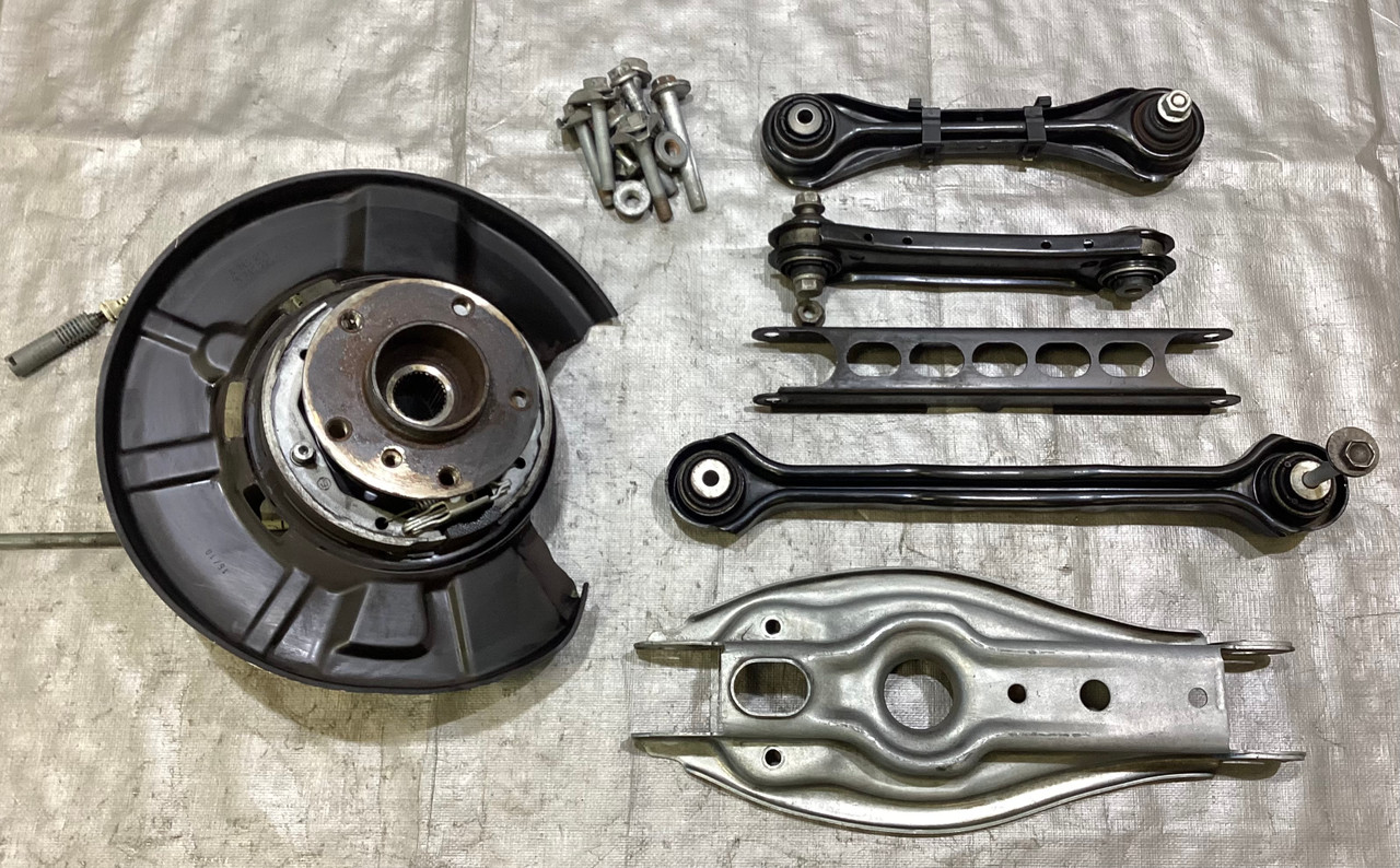 2008-2013 BMW 135i Passenger Rear Knee Wheel Hub & Control Arm / 124K B1012