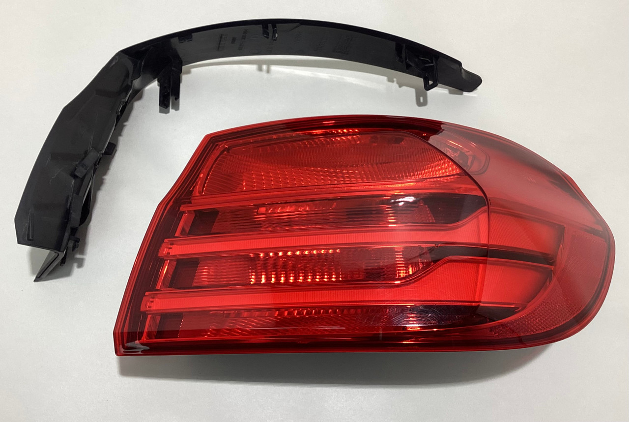 2015-2017 F82 F83 BMW M4 Passenger Side Tail Light / F8M06