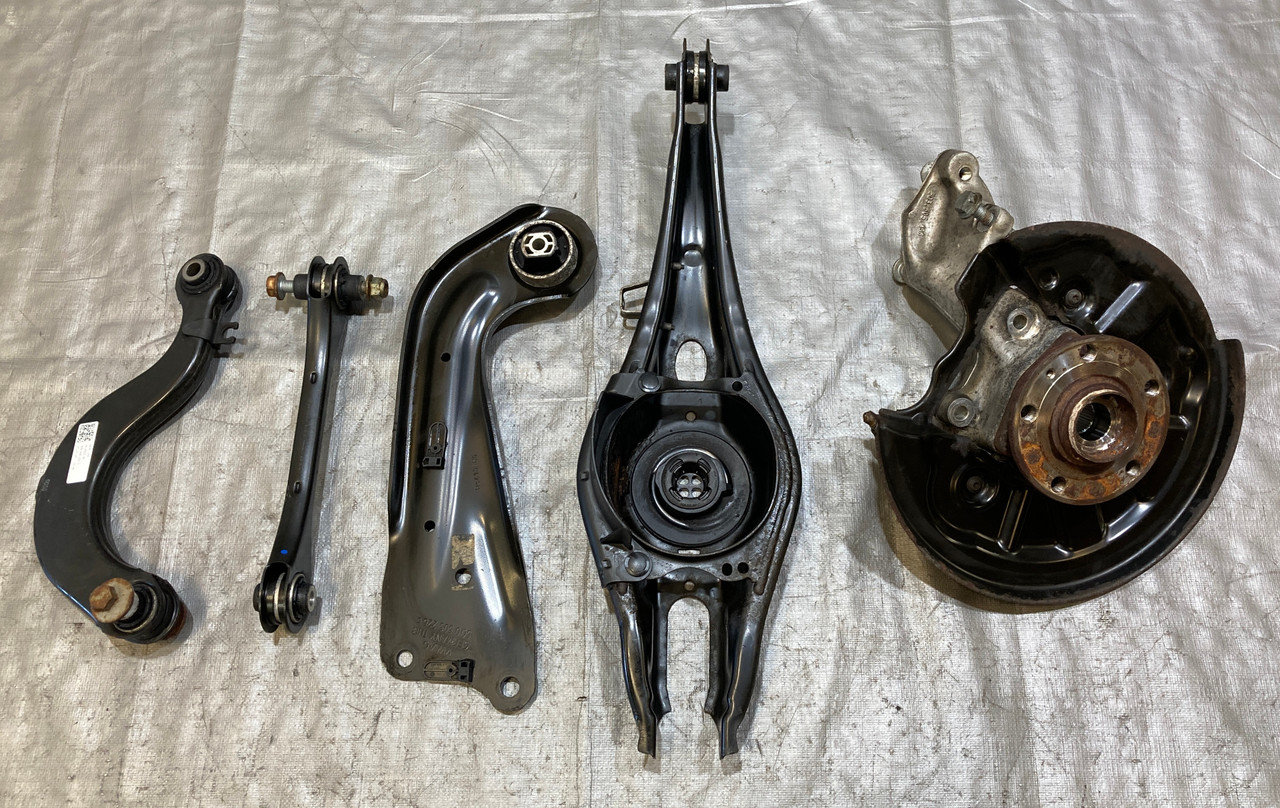 【未使用】T-DEMAND Audi TT 8J ロールセンターアダプター 2016-2020 Audi TT Quattro Passenger Rear Spindle Hub w/ Control