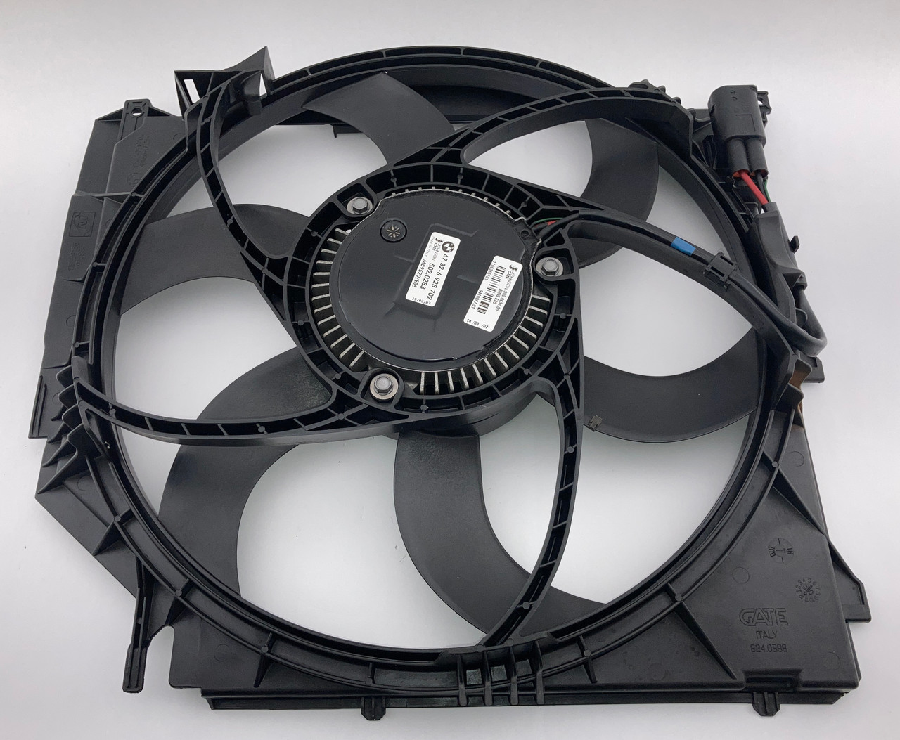 2003-2008 BMW Z4 Radiator Cooling Fan w/ Shroud / OEM