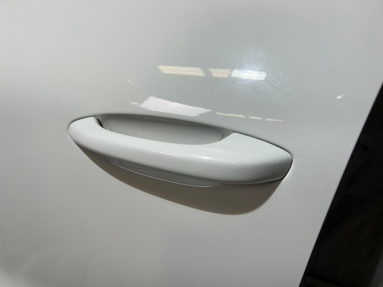 2015-2020 Porsche Macan Driver Front Door Assembly / White PM006