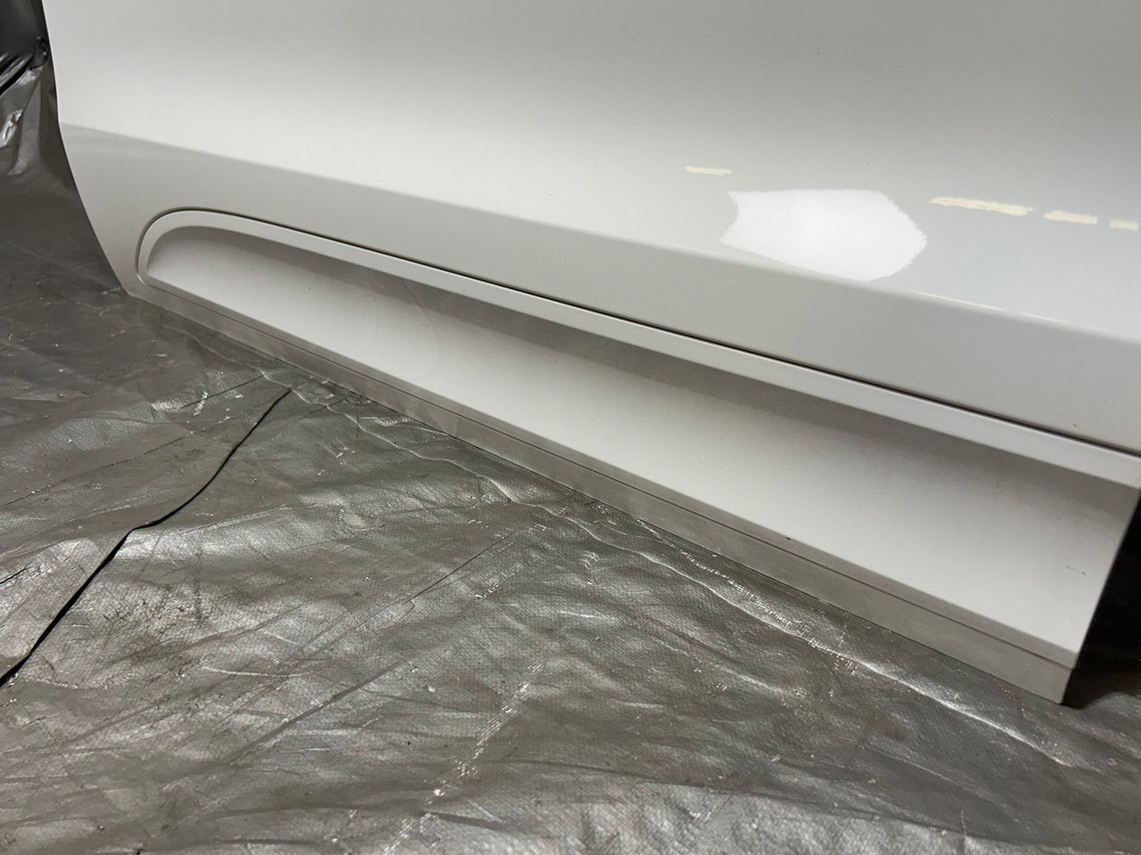 2015-2020 Porsche Macan Driver Front Door Assembly / White PM006