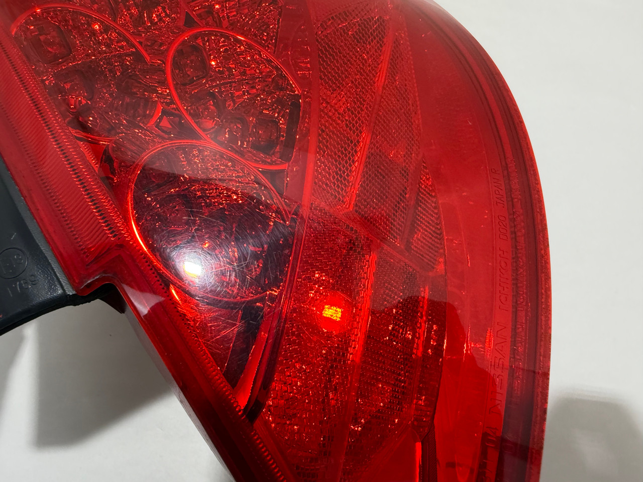 2006-2009 Nissan 350Z Passenger Side LED Tail Light / OEM / 5Z028