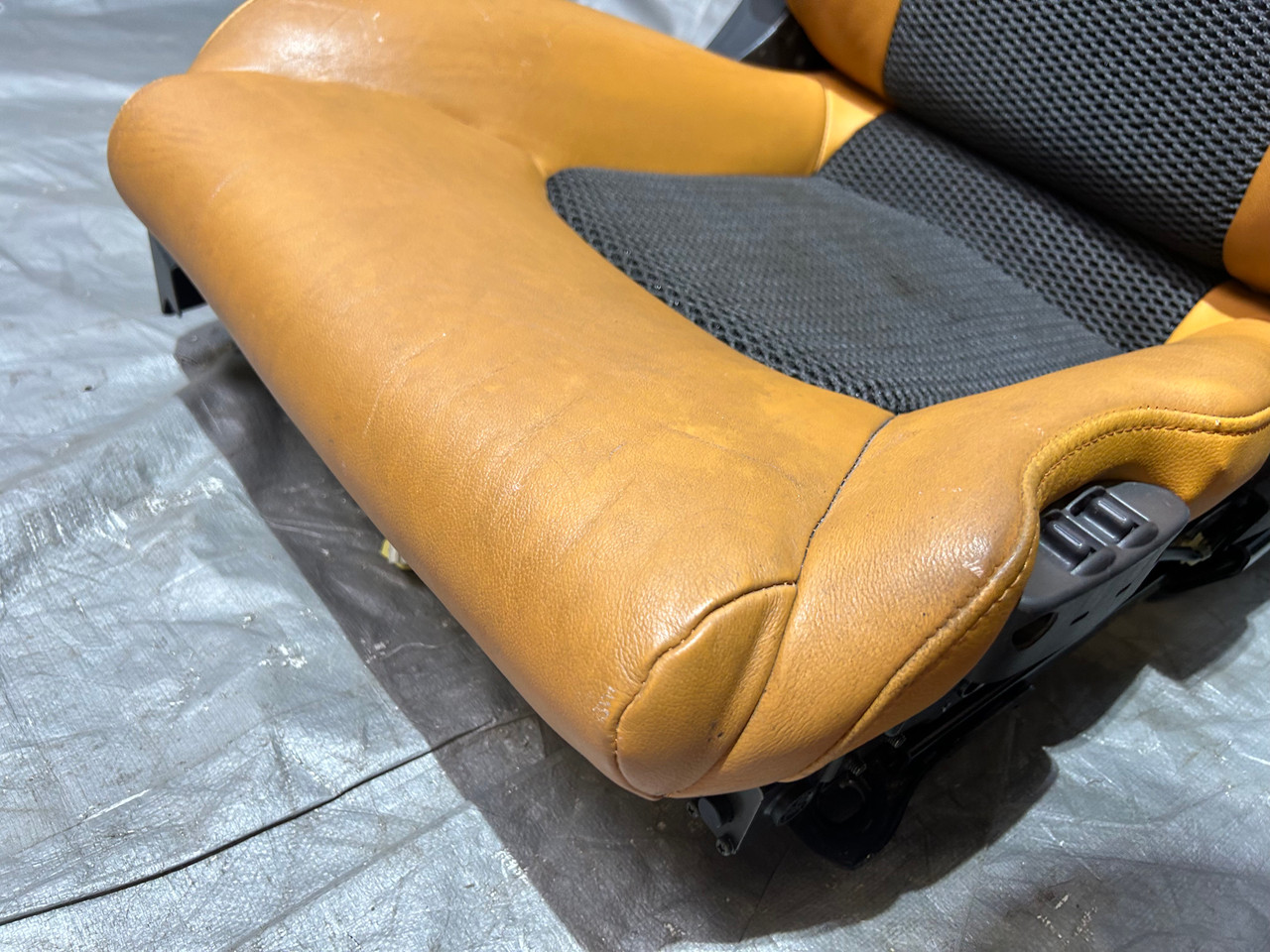 2004-2007 Nissan 350Z Convertible Front Seats / Alezan Orange