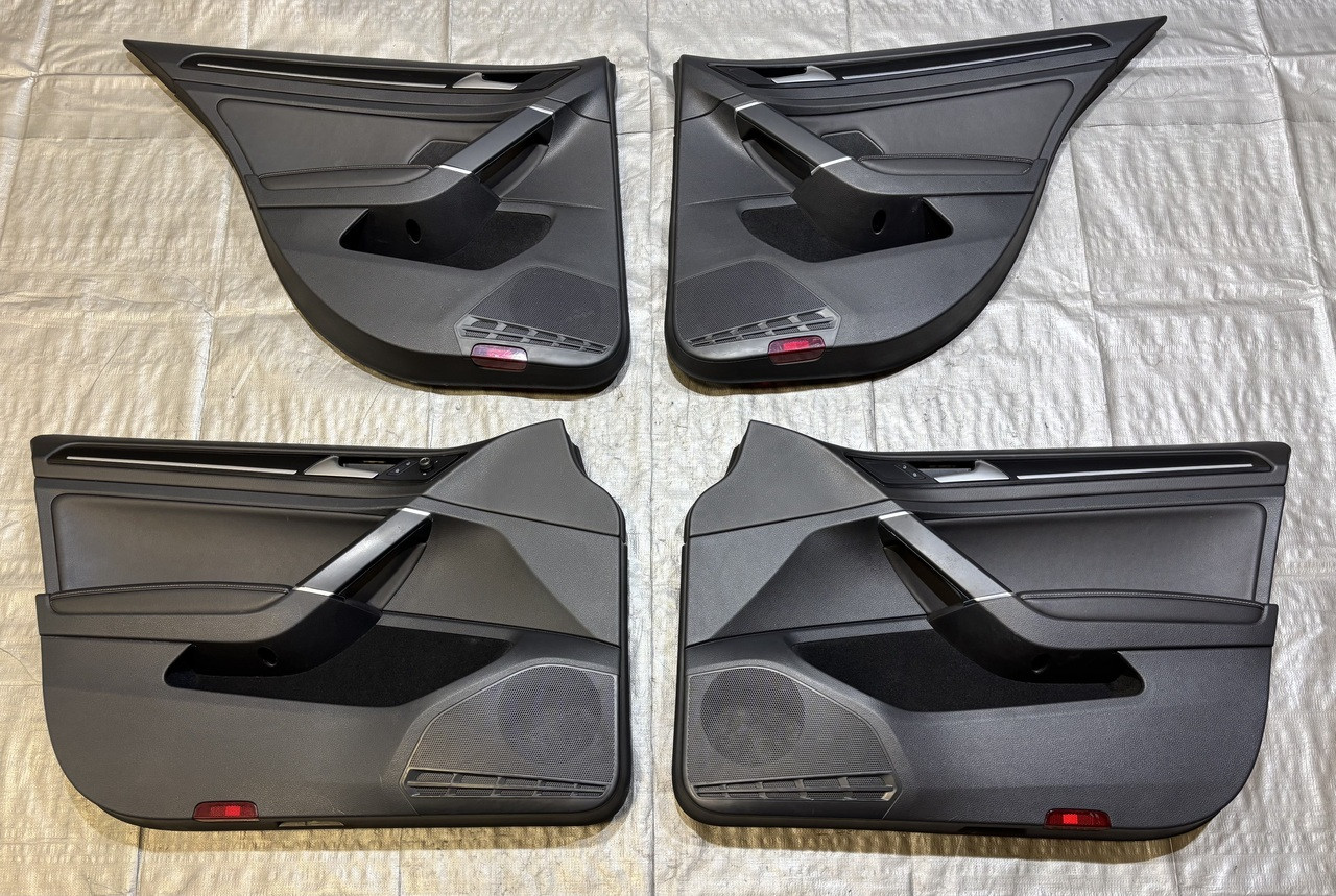 2017-2019 Volkswagen MK7 Golf R Black Leatherette Door Panels