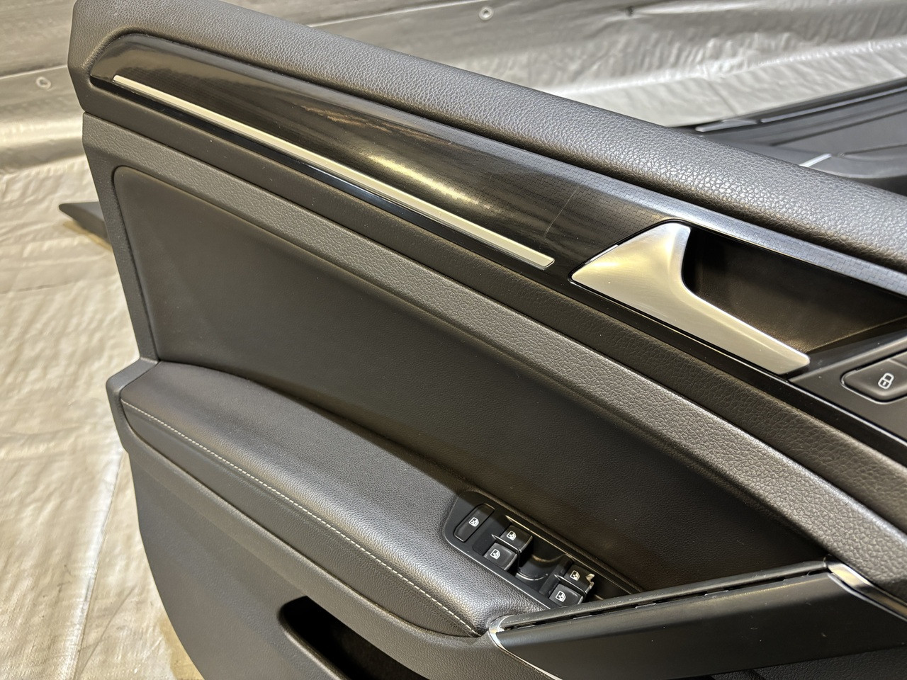 2017-2019 Volkswagen MK7 Golf R Black Leatherette Door Panels
