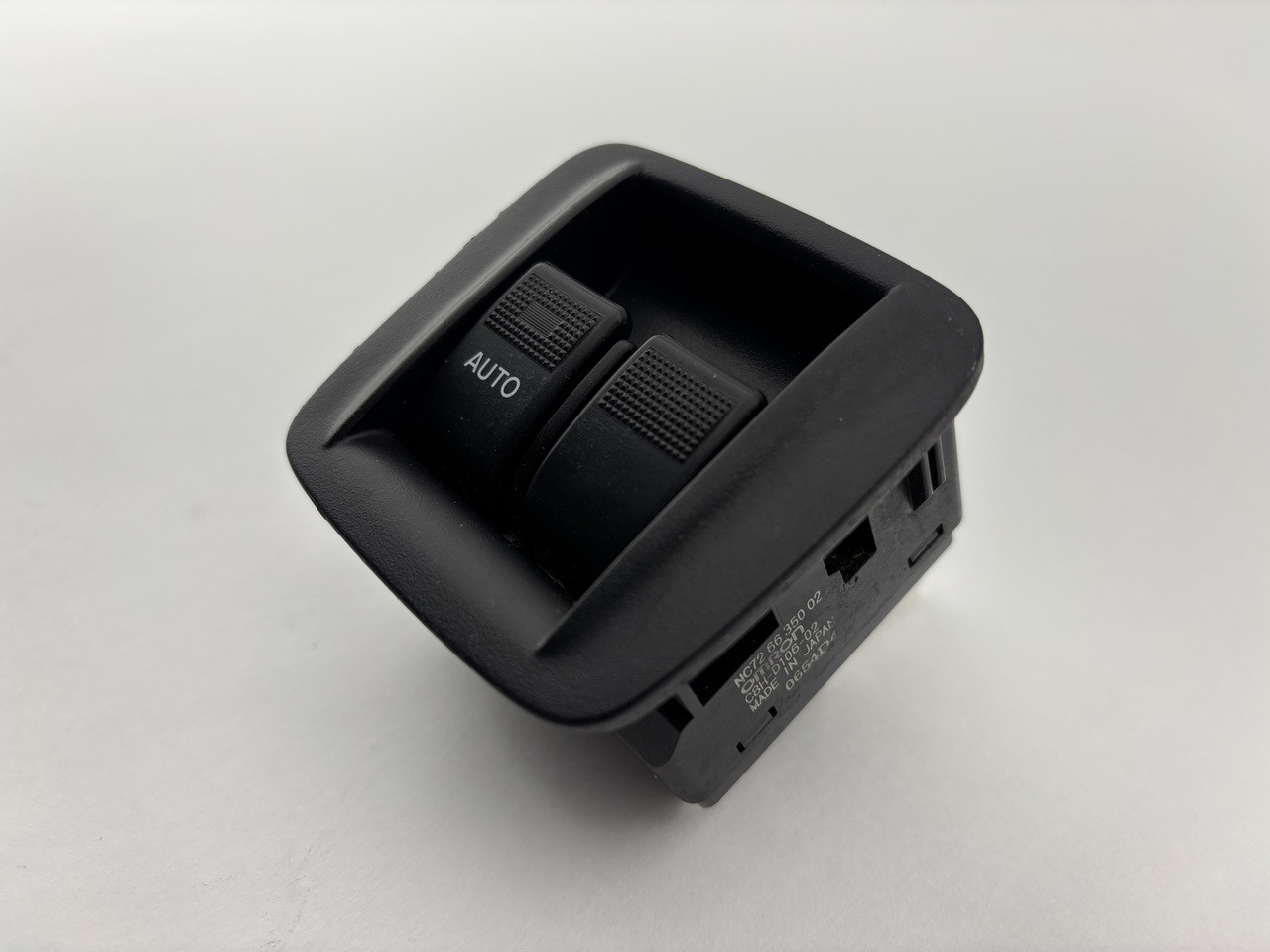 2001-2005 Mazda Miata Window Switch / Black *Damaged Tabs* / NB267