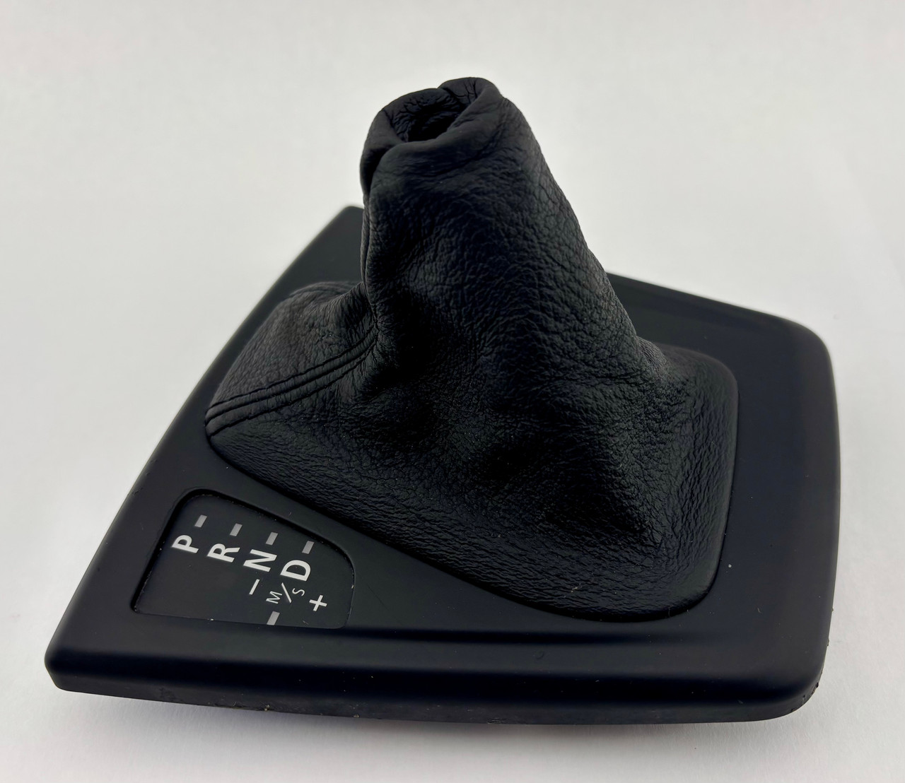 2009-2016 BMW E89 Z4 Automatic Shift Knob w/ Boot / Indicator