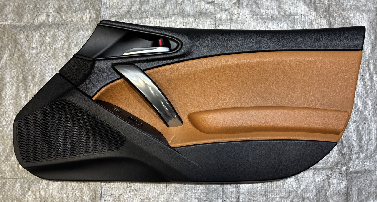 2017-2020 Fiat 124 Spider Interior Door Panels / Saddle Brown
