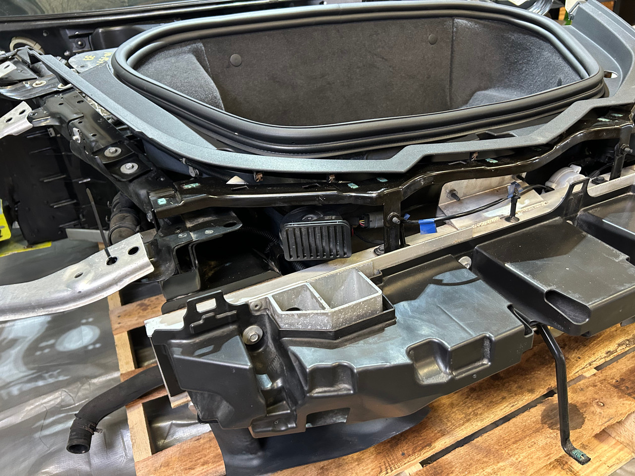 2020-2025 Chevrolet C8 Corvette Front Core Cut Assembly w