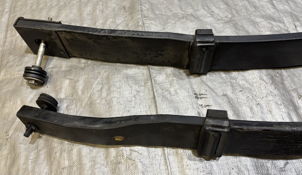 1997-2004 Chevrolet C5 Corvette Base Leaf Springs / Pair / FE1